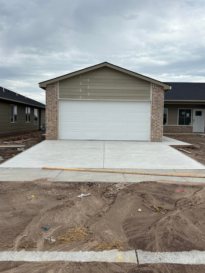 2912 S Denene St Units 100 & 200, Wichita, KS 67215