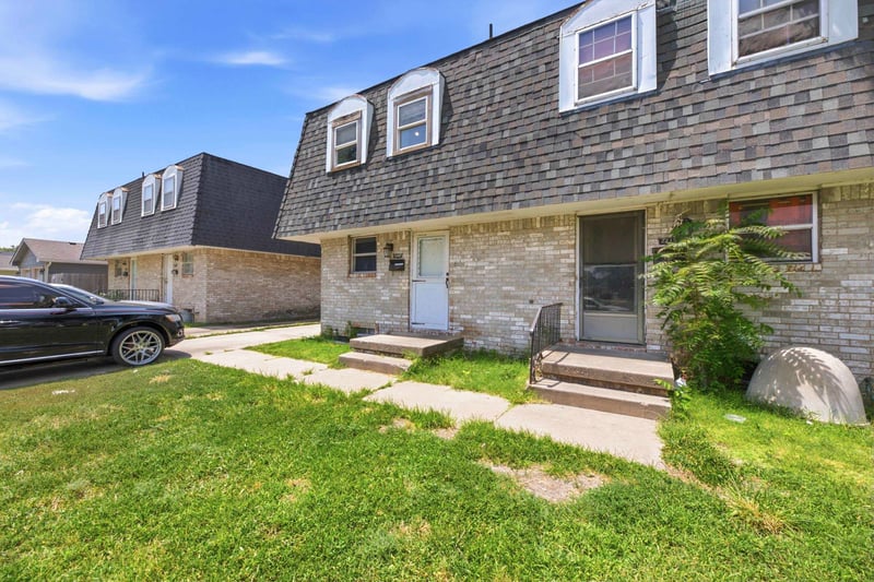 2215 S Market St #2217, Wichita, KS 67211