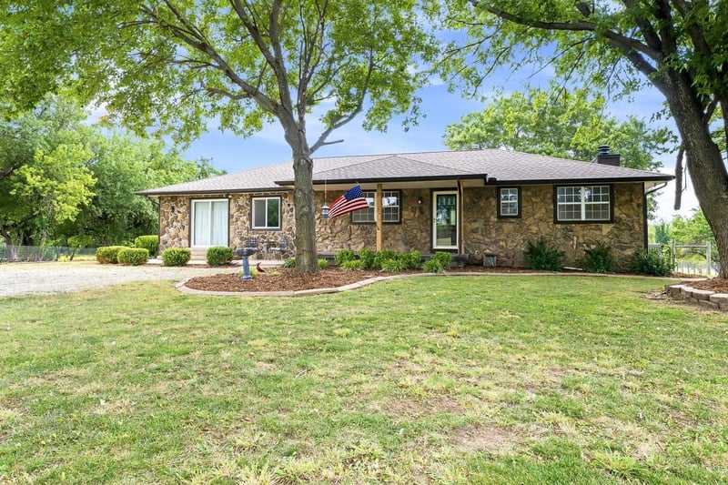 10518 SW Tawakoni Rd, Augusta, KS 67010