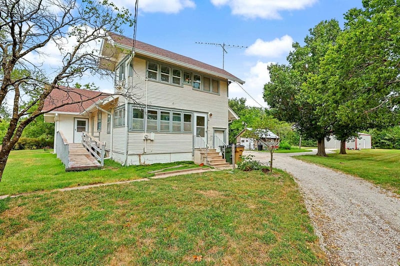 211 W 9th St, Peabody, KS 66866