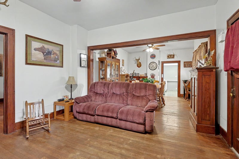 211 W 9th St, Peabody, KS 66866