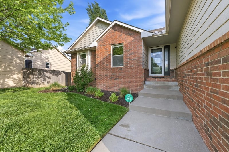 3566 N Lake Ridge Ct, Wichita, KS 67205