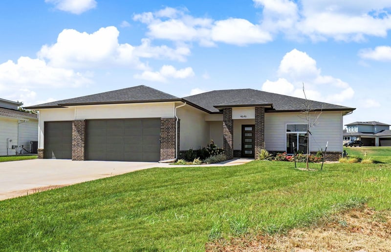 4646 W Emerald Bay Ct, Wichita, KS 67205