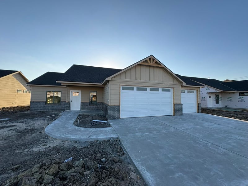 5817 Plumthicket St, Bel Aire, KS 67226