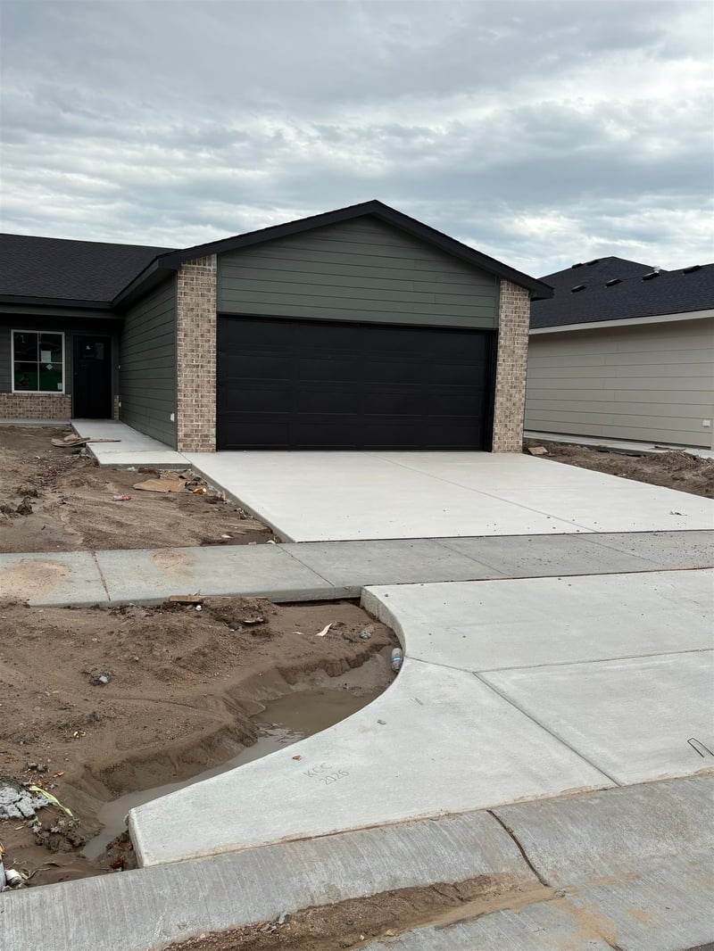 2920 S Denene #200, Wichita, KS 67215