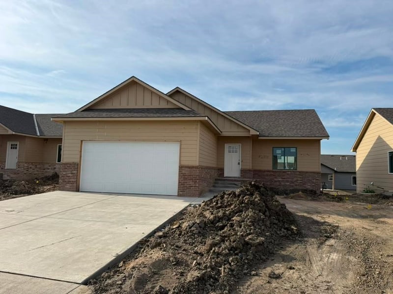8967 E Joshua St, Bel Aire, KS 67226