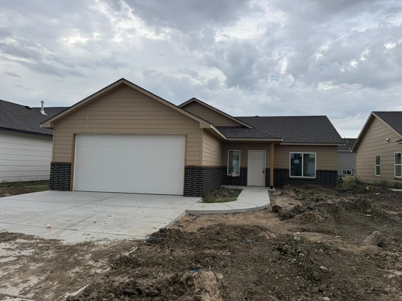8986 E Joshua St, Bel Aire, KS 67226