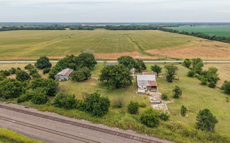 1055 N Oliver St, Belle Plaine, KS 67013