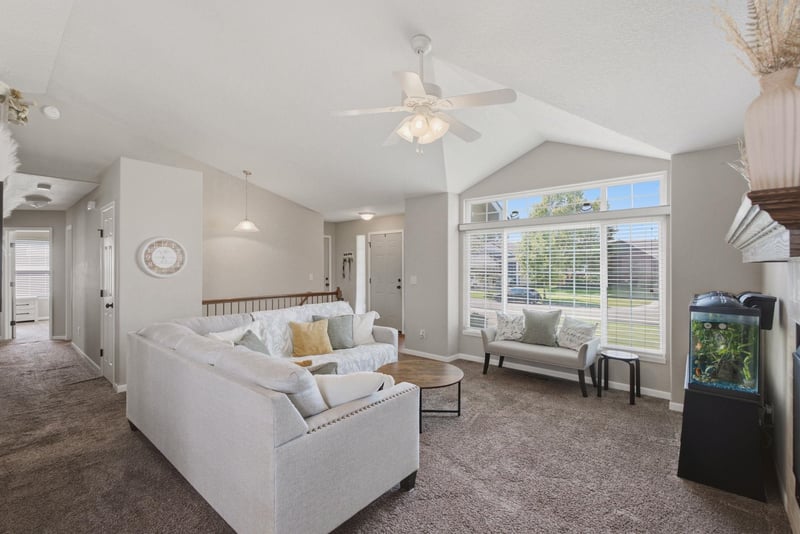 3245 S Bluelake Ct, Wichita, KS 67215