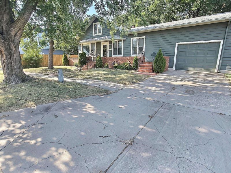 308 SE 2nd St, Newton, KS 67114
