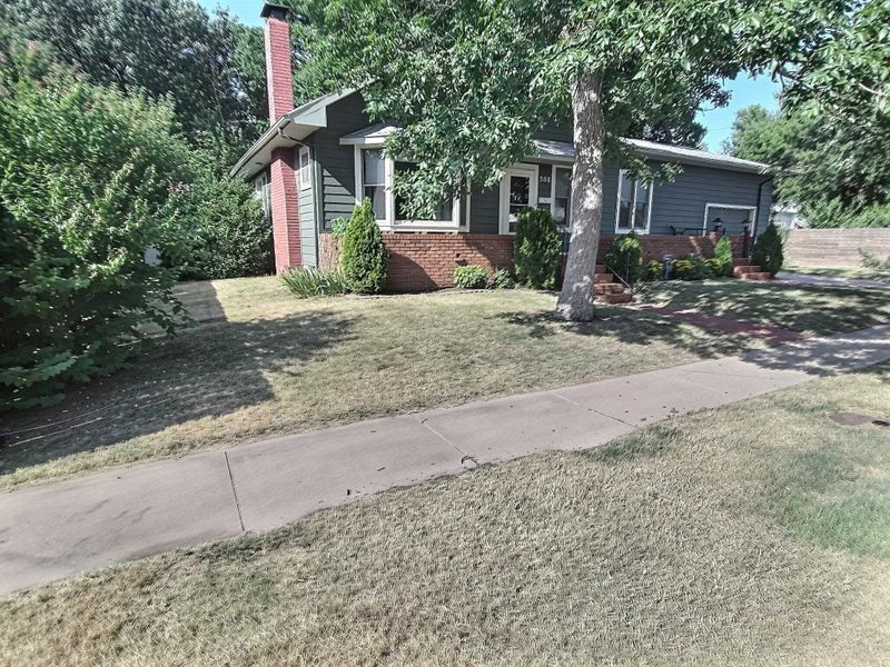 308 SE 2nd St, Newton, KS 67114