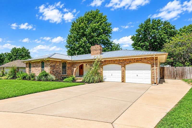 1306 E Brookfield Ln, Derby, KS 67037