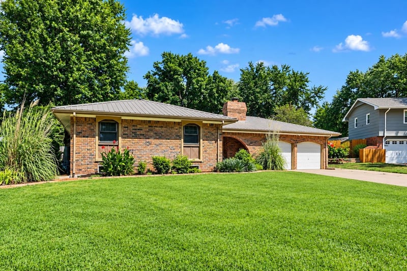 1306 E Brookfield Ln, Derby, KS 67037
