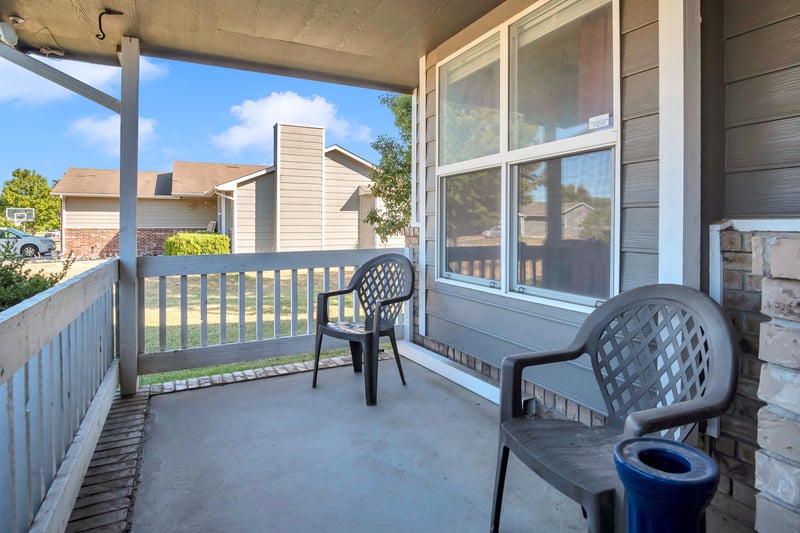 517 Clover Ln, Hesston, KS 67062