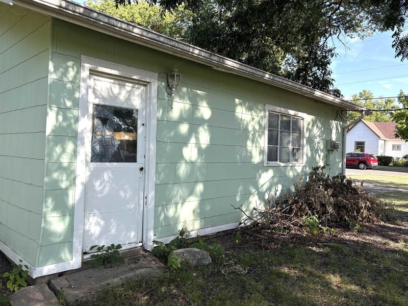 326 E 3rd St, Douglass, KS 67039