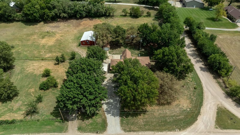 1404 N Greenwich Rd, Mulvane, KS 67110