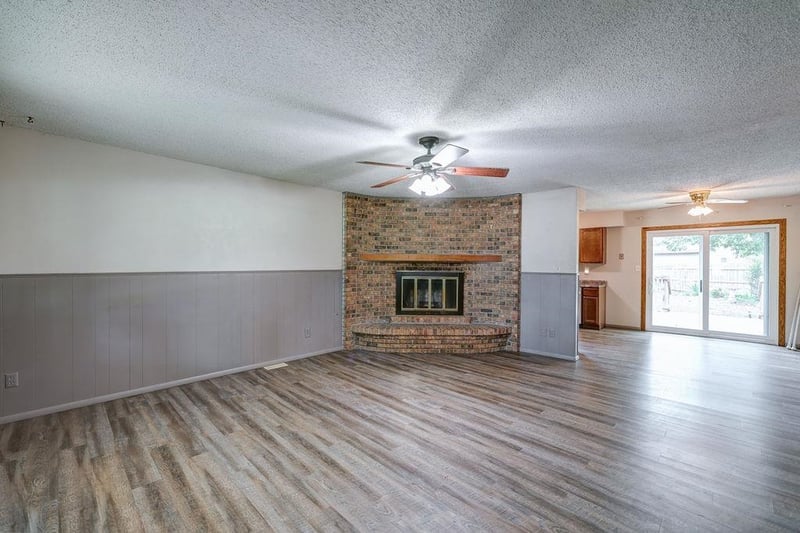 9 Deveron, Winfield, KS 67156