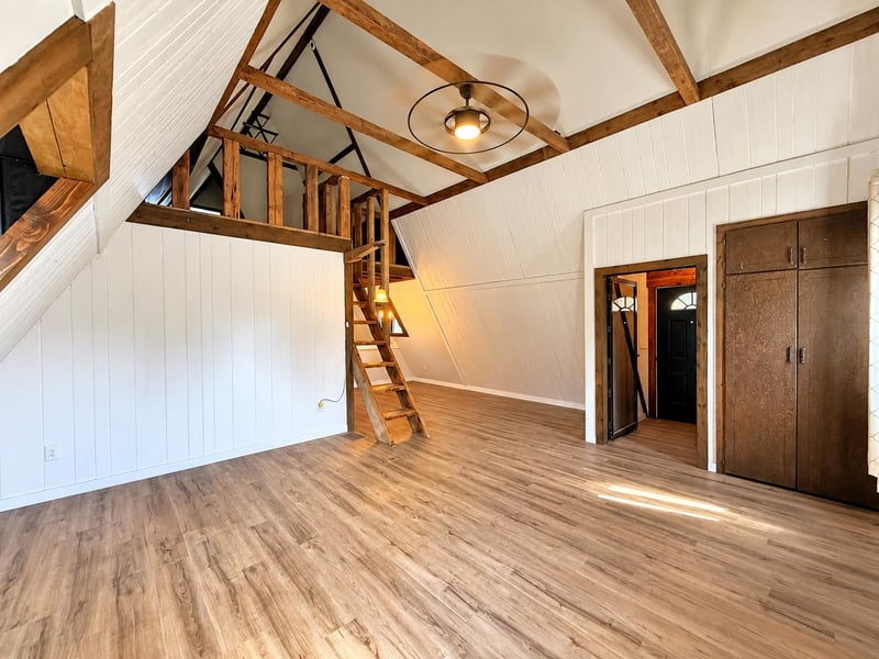 8232 N Prairie Lake Rd, Moundridge, KS 67107