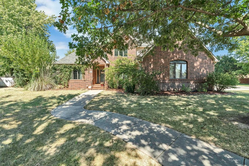 10 E Flanigan Dr, Augusta, KS 67010