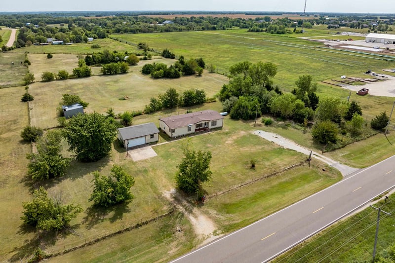 8950 S Meridian Ave, Haysville, KS 67060