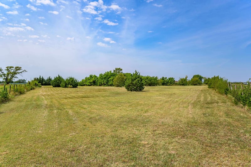 8950 S Meridian Ave, Haysville, KS 67060