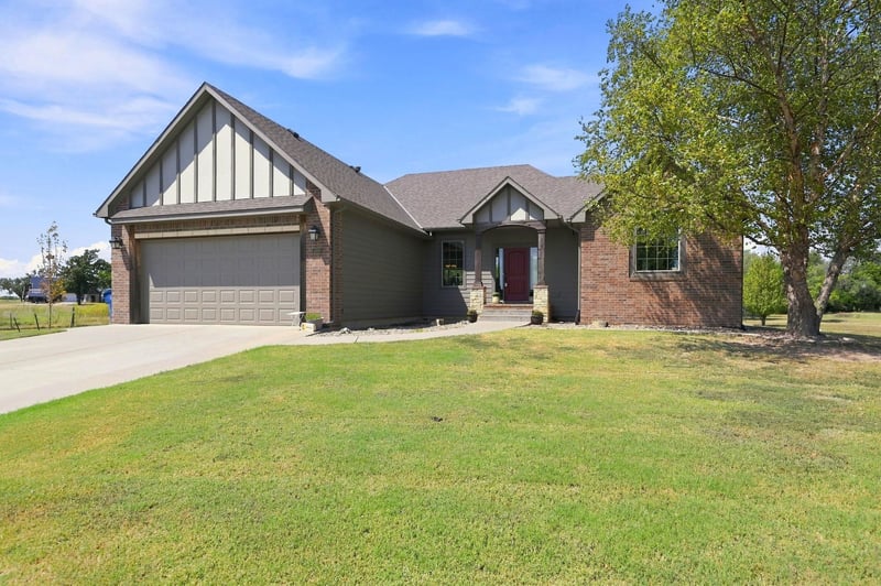 5000 E Idle Banks Cir, Valley Center, KS 67147