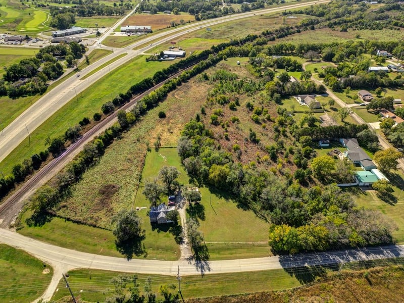 121 W 33rd Ave, Winfield, KS 67156