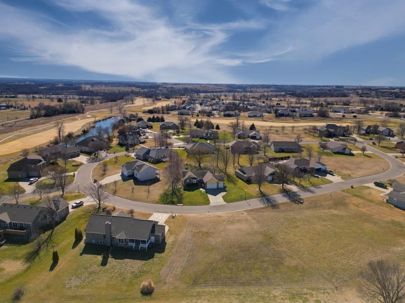 624 Quail Nest Rd, Winfield, KS 67156