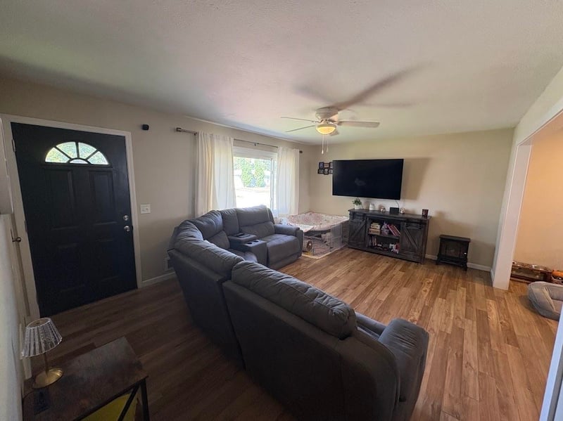 1607 Hickory St, Salina, KS 67401