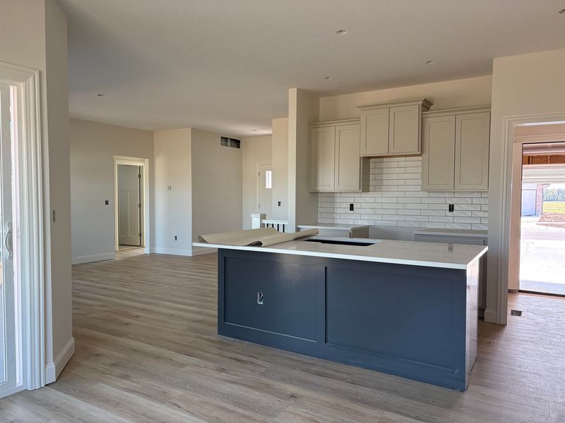 224 E Hanscom St, Derby, KS 67037