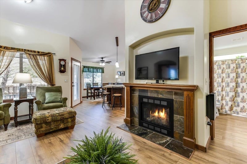 1201 N Beau Jardin, Derby, KS 67037