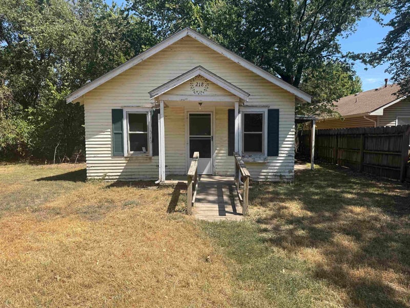 218 N Oak St, Goddard, KS 67052