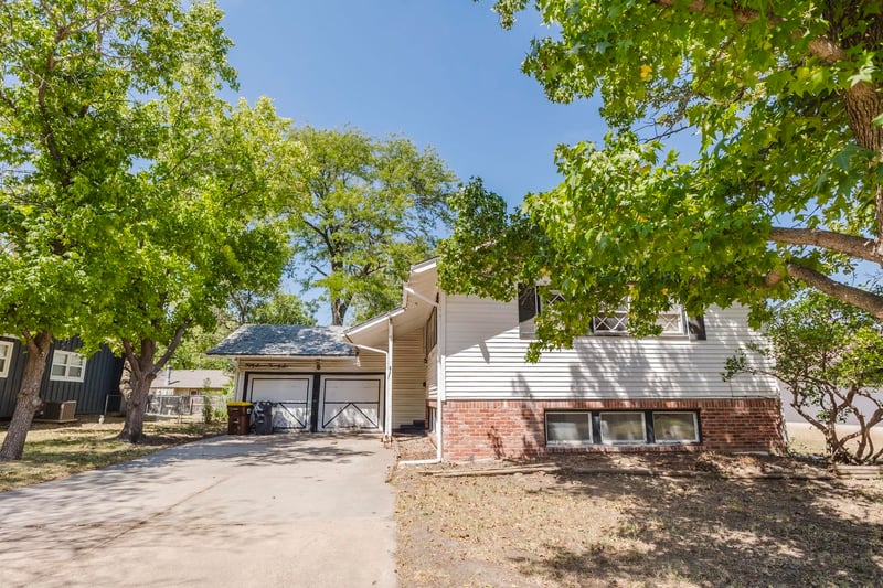 5726 Hanover St, Wichita, KS 67220