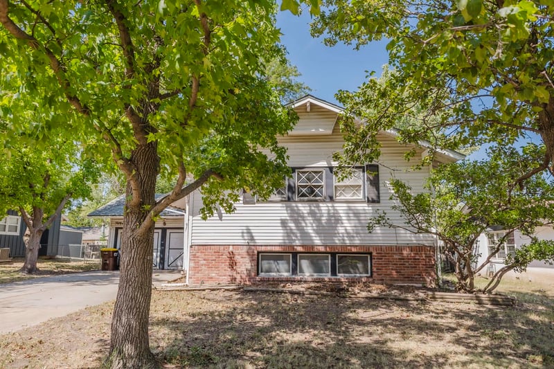5726 Hanover St, Wichita, KS 67220