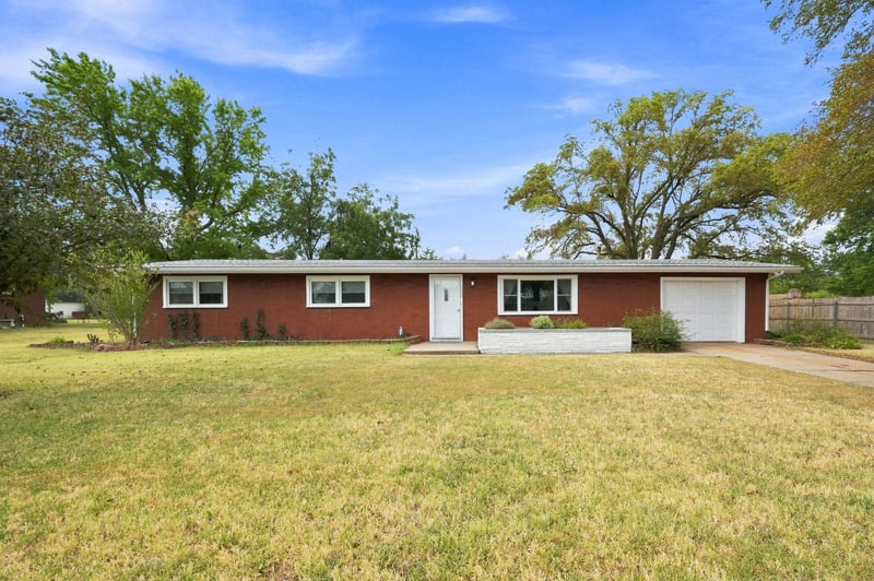215 W Mary Ave, Garden Plain, KS 67050