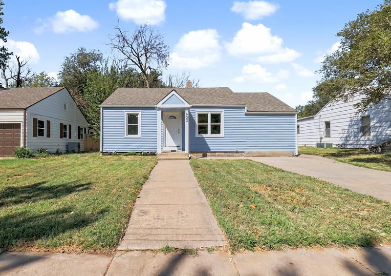 633 N Ridgewood Dr, Wichita, KS 67208