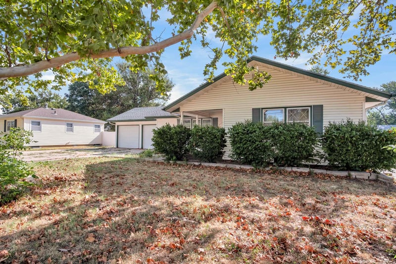 1208 Grandview Ave, Newton, KS 67114