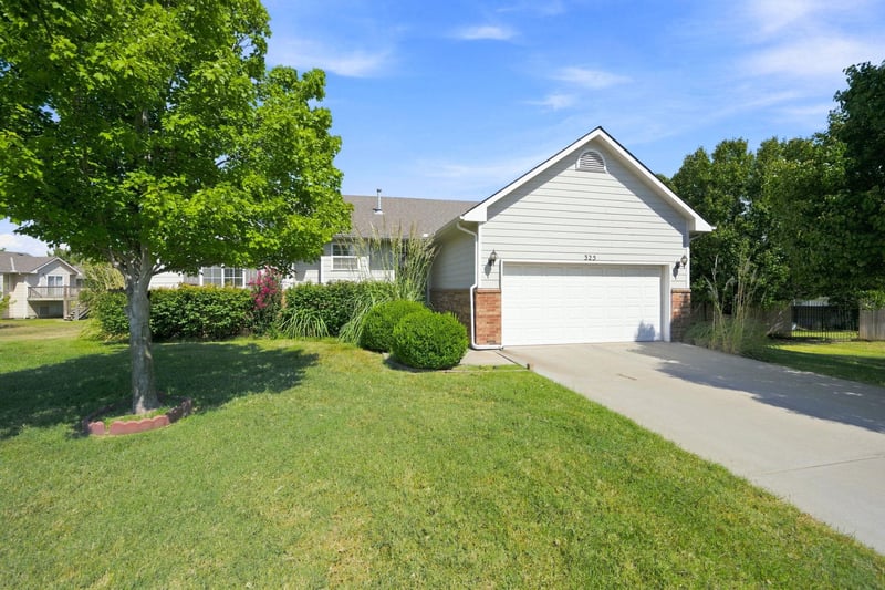 325 N Clay Cir, Wichita, KS 67206