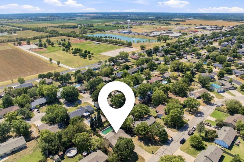 621 E Showalter, Rose Hill, KS 67133
