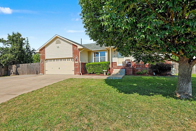 2604 Mainsgate Cir, Augusta, KS 67010