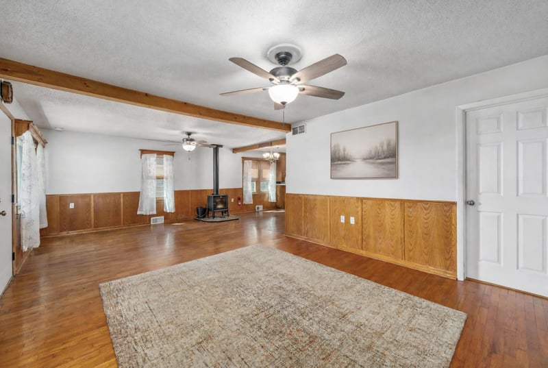 2110 Oak St, Harper, KS 67058