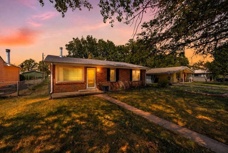 2110 Oak St, Harper, KS 67058