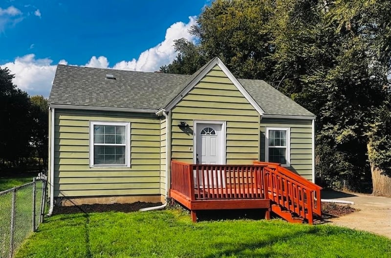 522 E 49th St N, Park City, KS 67219