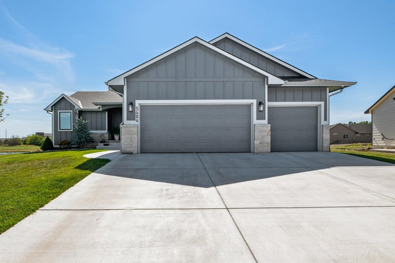 5484 N Toben Dr, Bel Aire, KS 67226