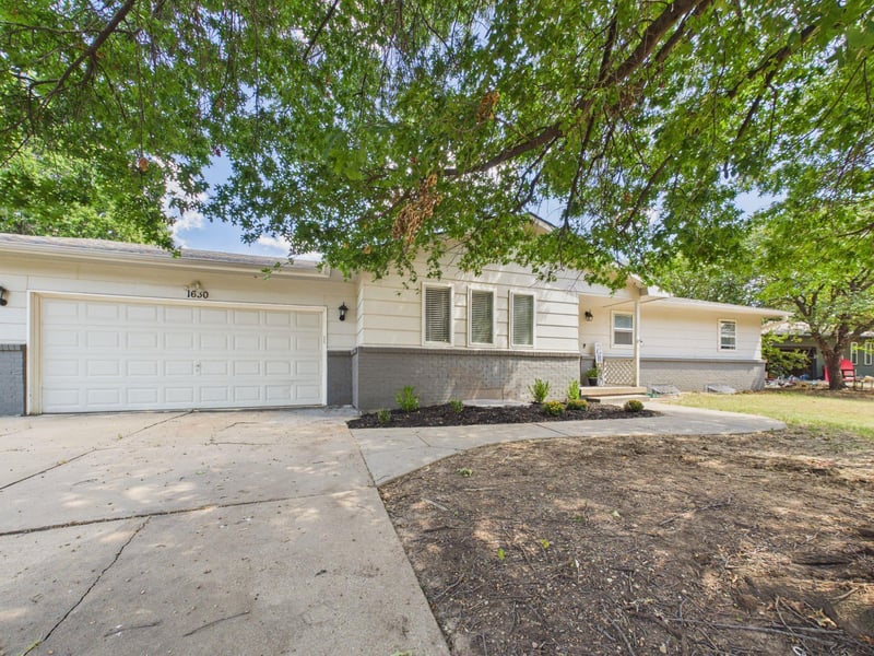 1630 Pin Oak Ct, Rose Hill, KS 67133