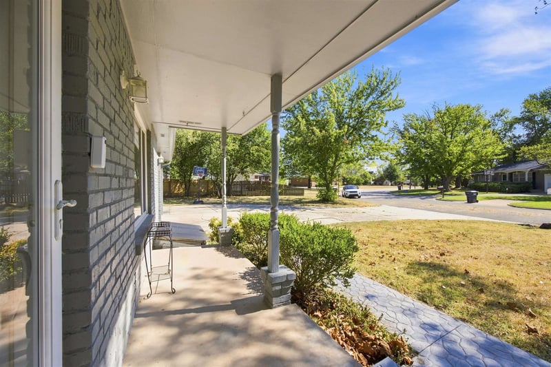 1349 N Summitlawn St, Wichita, KS 67212