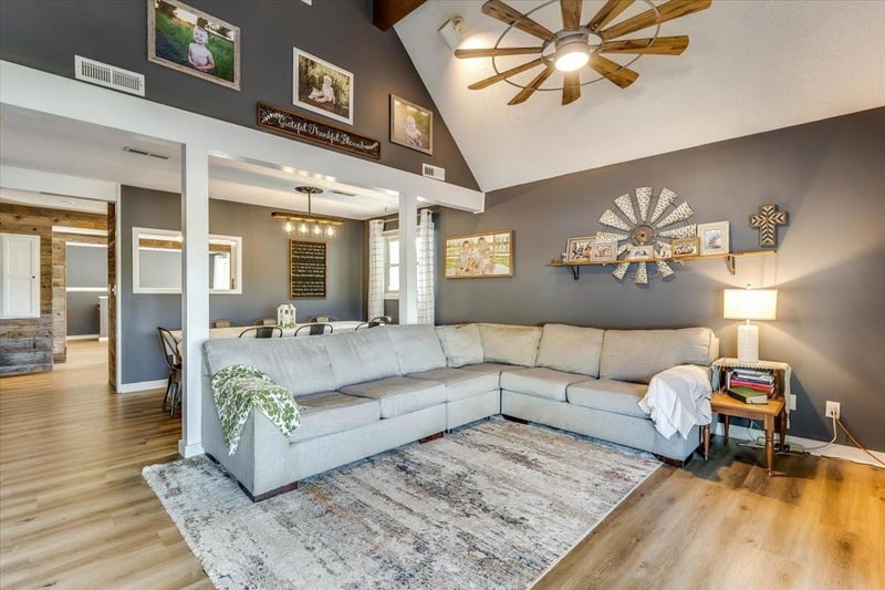 422 S Lincoln St, Belle Plaine, KS 67013