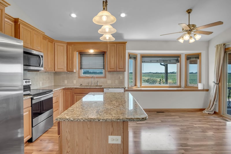 1436 Main St, Halstead, KS 67056