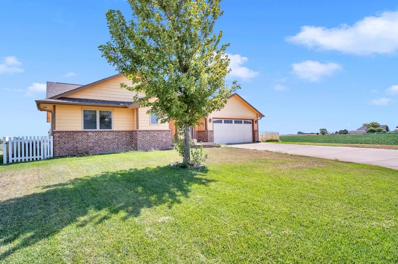 1436 Main St, Halstead, KS 67056