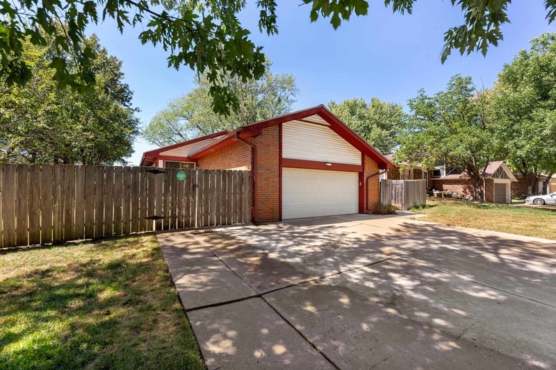 1337 N Denene Ln, Wichita, KS 67212